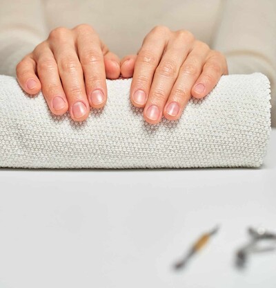 U&ntilde;as cortas y sin esmalte, la tendencia de manicura que apuesta por la belleza natural en 2026