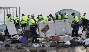 La Polic&iacute;a desaloja 500 personas del &uacute;ltimo gran asentamiento de inmigrantes de Ceuta