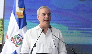 Abinader inaugura puente sobre el r&iacute;o La Leonora tras m&aacute;s de 30 a&ntilde;os de espera en Maim&oacute;n