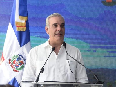 Luis Abinader inaugura puente sobre el río La Leonora