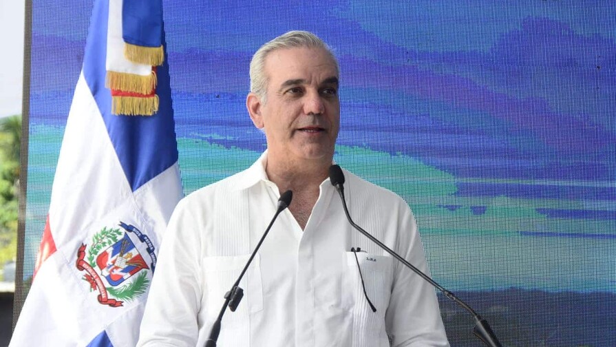 Abinader inaugura puente sobre el río La Leonora tras más de 30 años de espera en Maimón Abinader inaugura puente sobre el río La Leonora tras más de 30 años de espera en Maimón