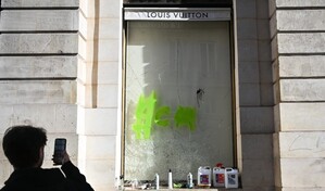 Como una guerra: Par&iacute;s amanece at&oacute;nita frente a la violencia