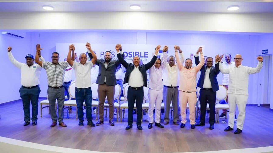 Milton Morrison juramenta 350 nuevos miembros de País Posible en Santiago Milton Morrison juramenta 350 nuevos miembros de País Posible en Santiago