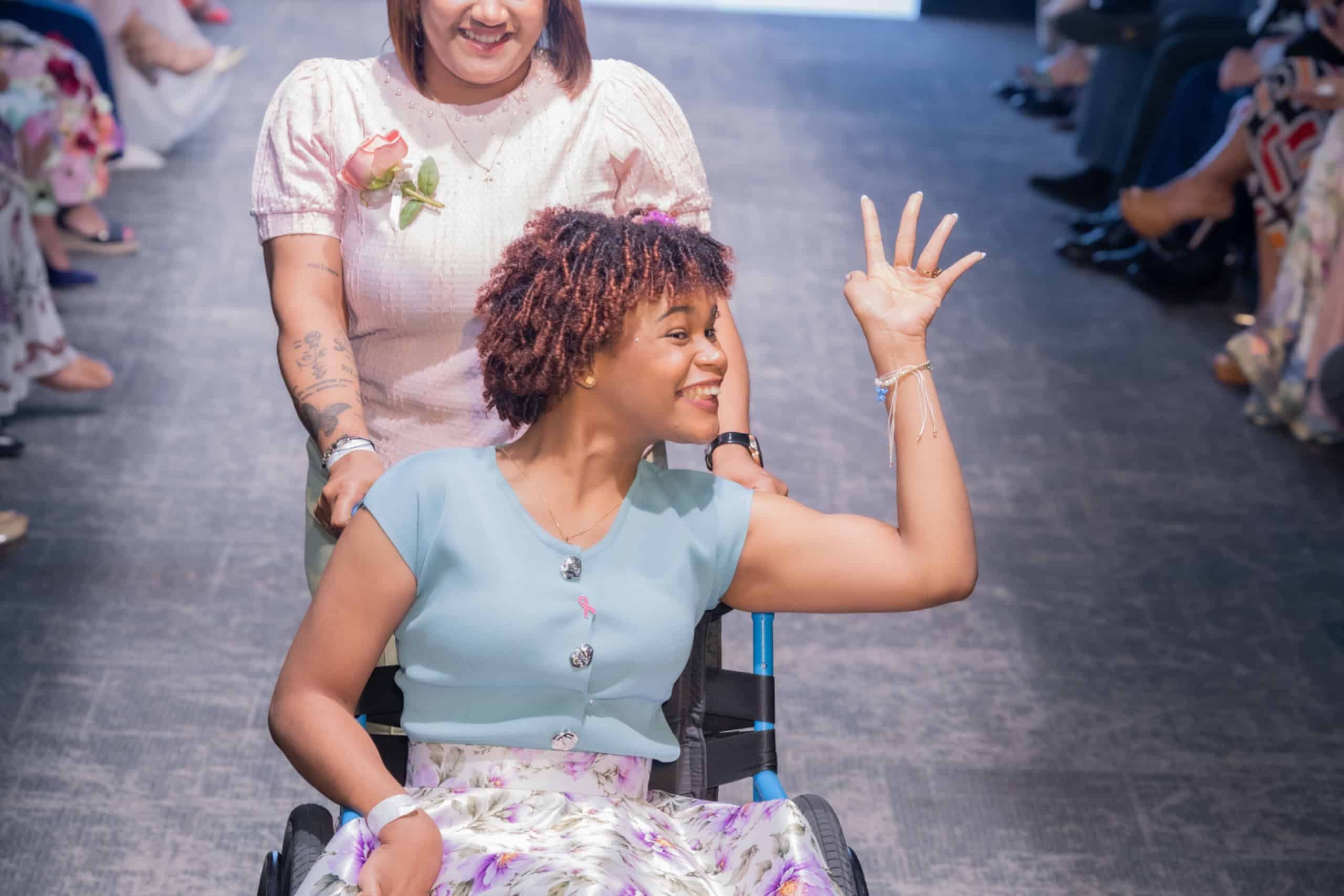 Modelo en el Desfile por la Inclusión: "Florecer" organizado, este sábado 17 de octubre de 2026, por la Procuraduría General de la República y el Ministerio de Justicia.