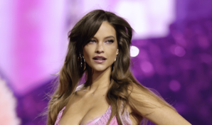 Caminar en Victorias Secret no es la gran cosa: Barbara Palvin desfila seis semanas despu&eacute;s de dar a luz