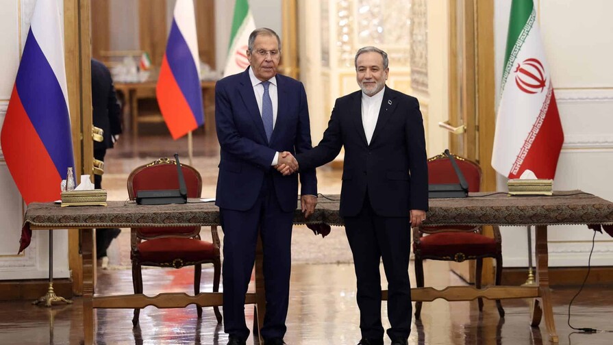 El canciller ruso llega a Irán en medio de los esfuerzos de Moscú por mediar en la guerra El canciller ruso llega a Irán en medio de los esfuerzos de Moscú por mediar en la guerra