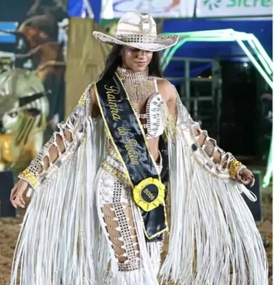 Reina de belleza muere alcanzada por un rayo mientras peinaba a su sobrina