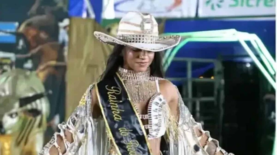 Reina de belleza muere alcanzada por un rayo mientras peinaba a su sobrina Reina de belleza muere alcanzada por un rayo mientras peinaba a su sobrina