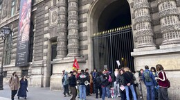 Francia decreta toques de queda nocturnos en cuatro ciudades del norte del pa&iacute;s