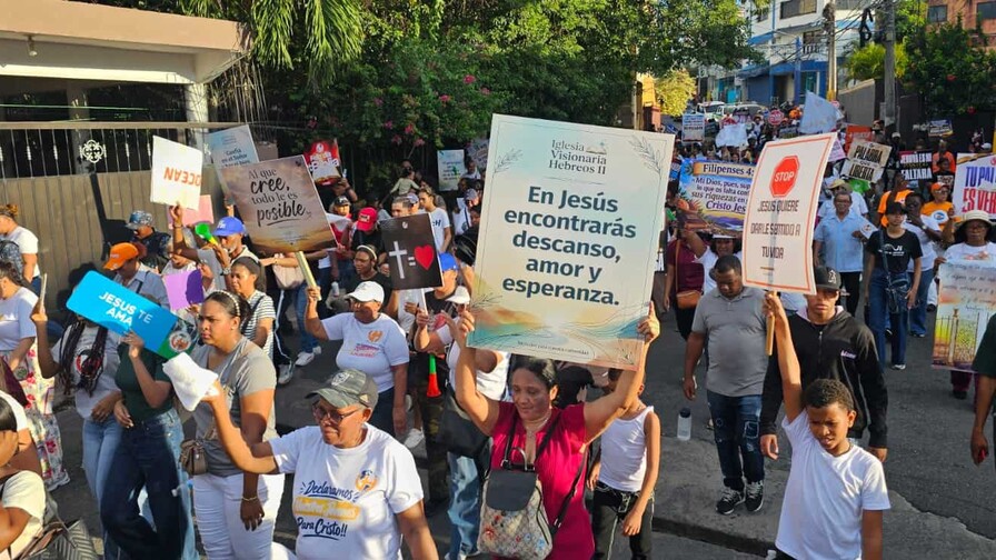 Evangélicos marchan en Santo Domingo Oeste contra la delincuencia juvenil Evangélicos marchan en Santo Domingo Oeste contra la delincuencia juvenil