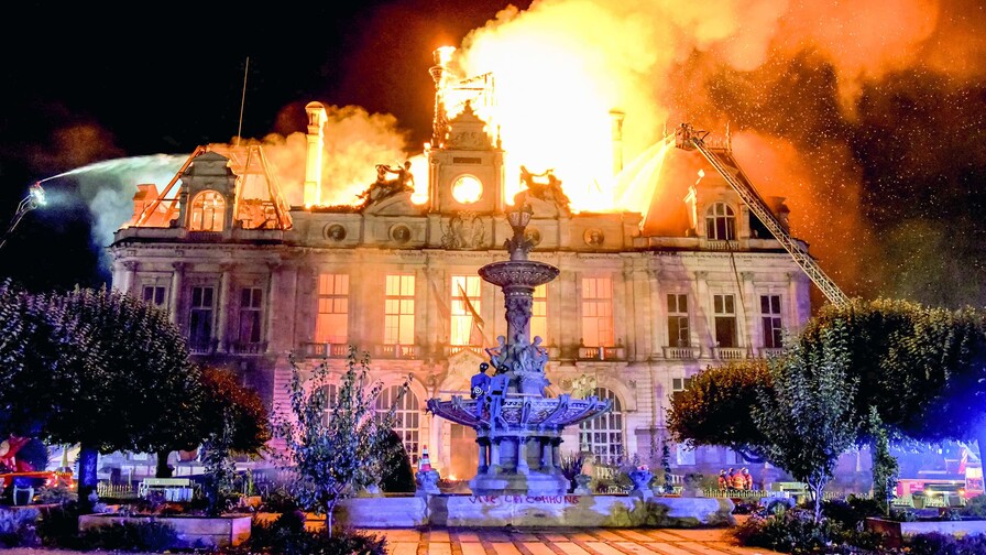 Francia cuenta los daños de una jornada de saqueos, incendios y violencia Francia cuenta los daños de una jornada de saqueos, incendios y violencia