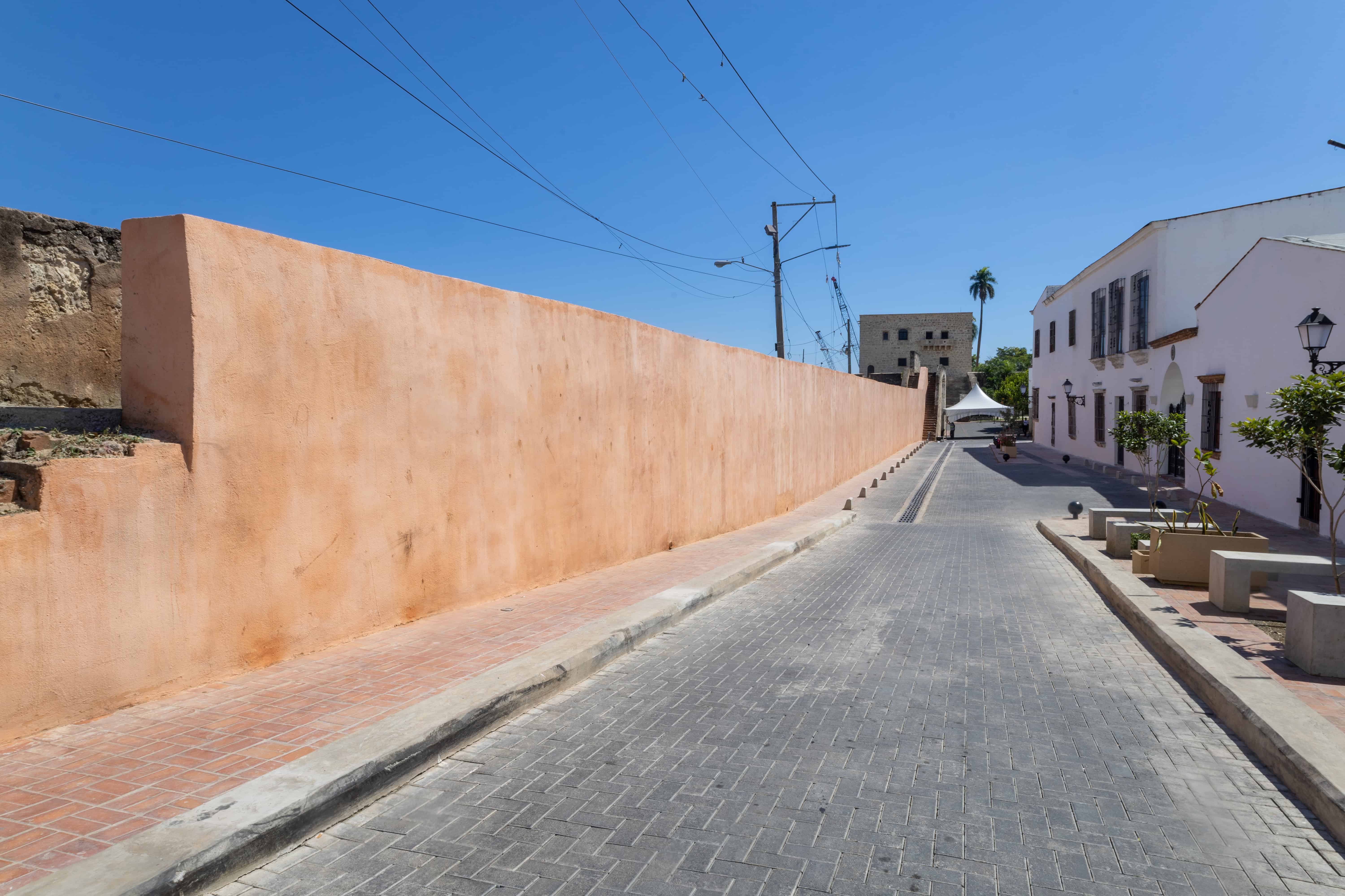 Recuperaci&oacute;n de la calle Col&oacute;n donde exist&iacute;a el muro que divid&iacute;a la ciudad.