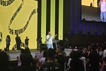 Pastor llama a acompa&ntilde;ar a los j&oacute;venes ante la ansiedad y la incertidumbre