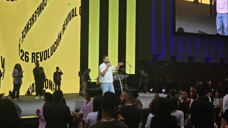 Pastor llama a acompa&ntilde;ar a los j&oacute;venes ante la ansiedad y la incertidumbre