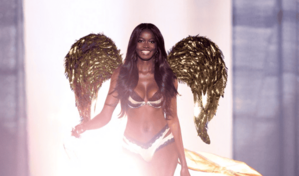 Solange Omon conquista las alas de Victoria&acute;s Secret y  Andre&iacute;na Mart&iacute;nez brilla en la pasarela