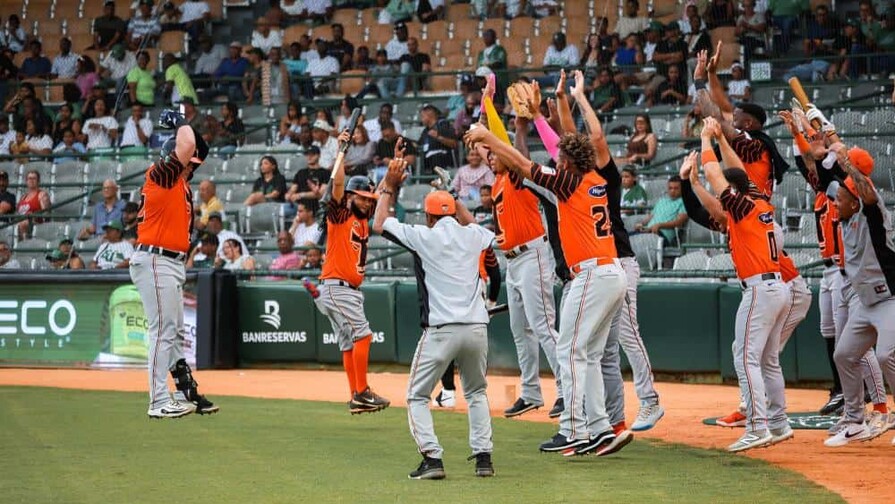 Jonrones y pitcheo conducen victoria de los Toros 6-4 sobre las Estrellas Jonrones y pitcheo conducen victoria de los Toros 6-4 sobre las Estrellas