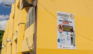Menos celulares y m&aacute;s juegos en los patios de las escuelas, tras regulaci&oacute;n del Minerd