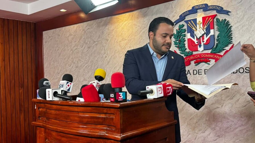 Comisión que reformará seguridad social revisa el proyecto que eleva pensiones al 70 % del salario Comisión que reformará seguridad social revisa el proyecto que eleva pensiones al 70 % del salario
