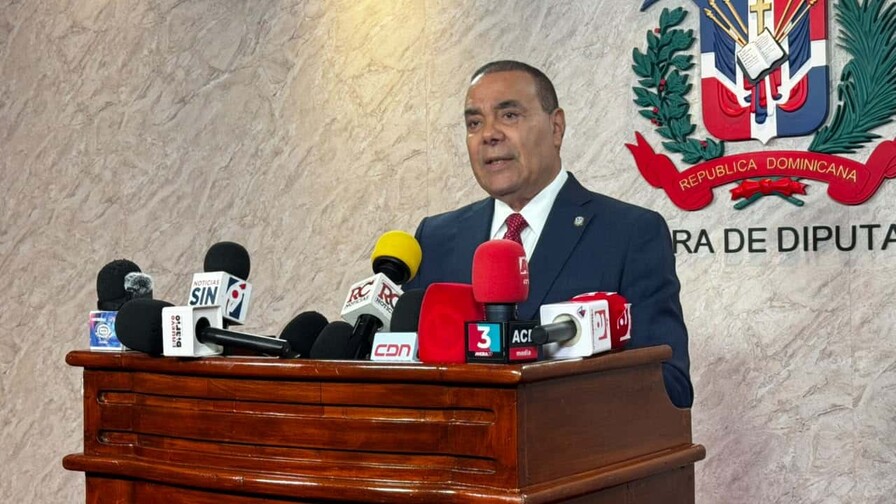 Proponen reducir un 30 % los intereses de las tarjetas de crédito en República Dominicana Proponen reducir un 30 % los intereses de las tarjetas de crédito en República Dominicana