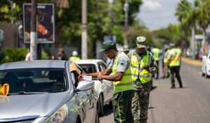 Fiscalizan 15 veh&iacute;culos por operar sin autorizaci&oacute;n en corredores del Distrito Nacional