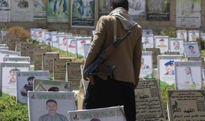 Coalici&oacute;n liderada por Riad dice haber destruido plataforma de misiles de hut&iacute;es del Yemen