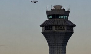 Avi&oacute;n procedente de Barcelona sufre revent&oacute;n de dos neum&aacute;ticos al aterrizar en Chicago