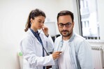 Los hombres también pueden desarrollar cáncer de mama: estas son las señales de alerta Los hombres también pueden desarrollar cáncer de mama: estas son las señales de alerta