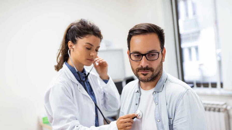 Los hombres también pueden desarrollar cáncer de mama: estas son las señales de alerta Los hombres también pueden desarrollar cáncer de mama: estas son las señales de alerta