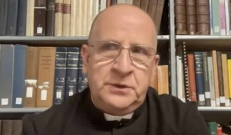 Famoso sacerdote exorcista tomar&aacute; un ayuno medi&aacute;tico a solicitud del arzobispo