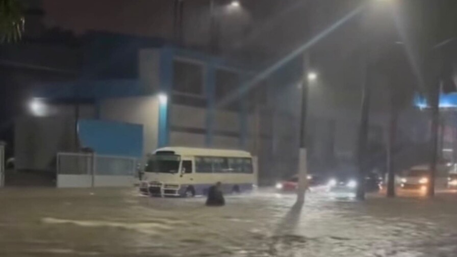 Lluvias provocan inundaciones en Santiago y caídas de árboles en Valverde Lluvias provocan inundaciones en Santiago y caídas de árboles en Valverde