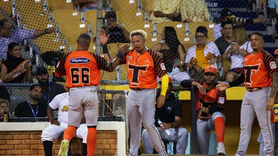 Toros exhiben su poder con tres jonrones y vuelven a imponerse a las &Aacute;guilas