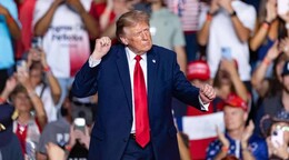 Dos manifestantes interrumpen el mitin de Trump en Carolina del Norte