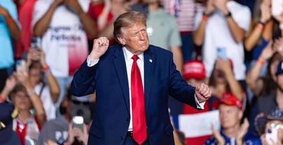 Trump vota de manera anticipada para las elecciones de mitad de mandato en EE. UU.