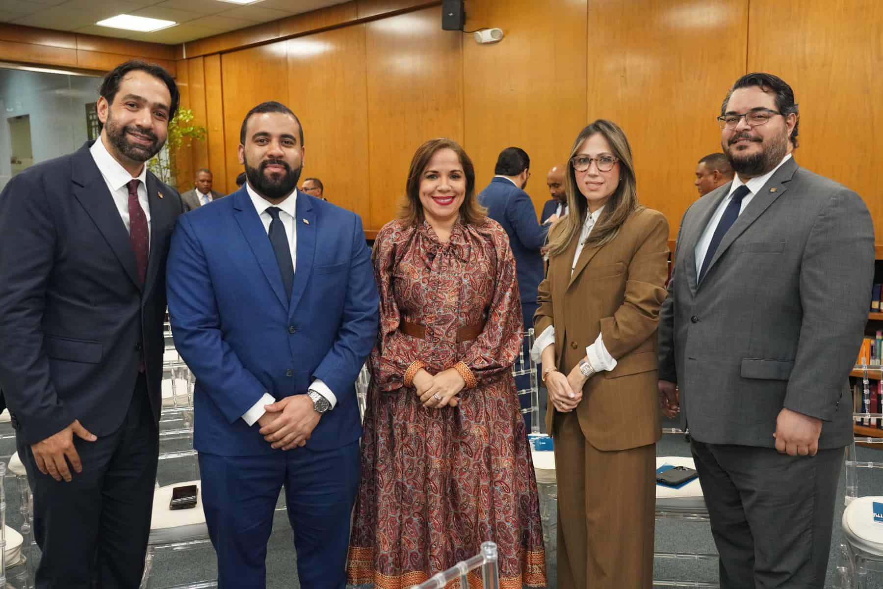 Alexander Medina, Eduardo Sanchez, Brenda Villanueva, Jaqueli Jáquez y Víctor Nicolas.