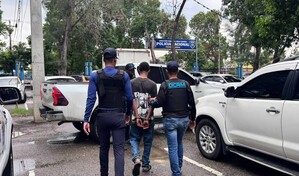 Se entrega adolescente de 17 a&ntilde;os vinculado a muerte a tiros de sargento policial en Santiago