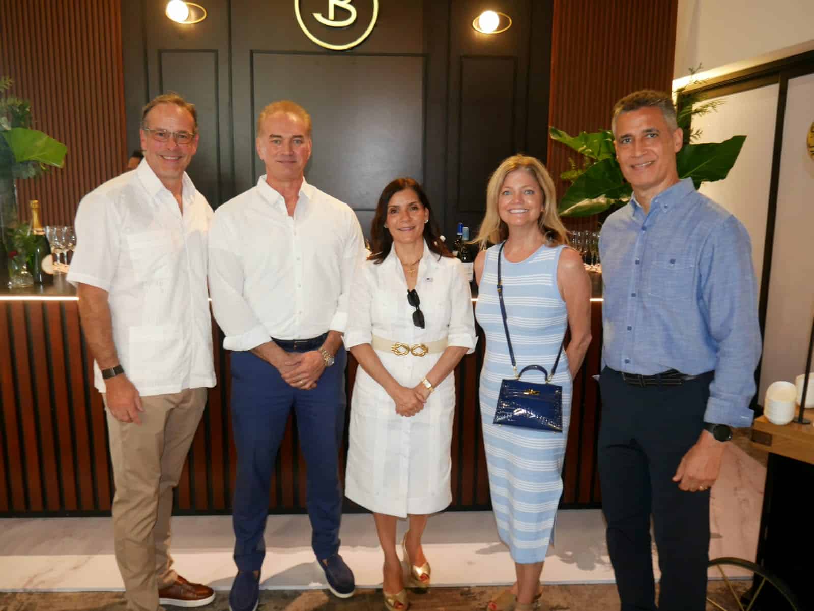 Chuck Feddersen, Jason Kycek, Leah Campos, Meg Tollison y Andrés Pichardo.