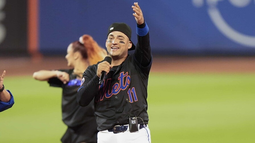 De las Grandes Ligas a los escenarios: José "Candelita" Iglesias estrena "Tu Cintura" De las Grandes Ligas a los escenarios: José "Candelita" Iglesias estrena "Tu Cintura"