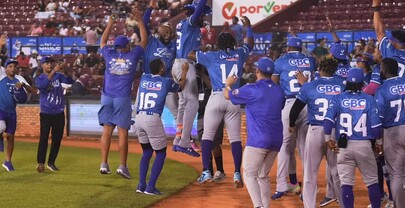 El Licey blanquea sin hit a los Toros en una victoria 3-0 que los deja en el primer lugar