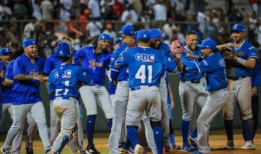 El Licey blanquea sin hit a los Toros en una victoria 3-0 que los deja en el primer lugar