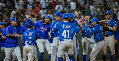 El Licey blanquea sin hit a los Toros en una victoria 3-0 que los deja en el primer lugar