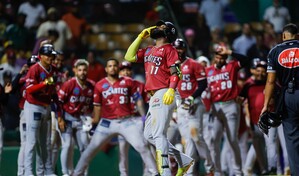 Video | Marcell Ozuna remolca seis vueltas y los Gigantes vienen de atr&aacute;s ante los Leones