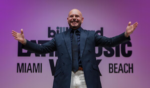 Pitbull anuncia una gira mundial y una edici&oacute;n deluxe de su &aacute;lbum Pitcoin