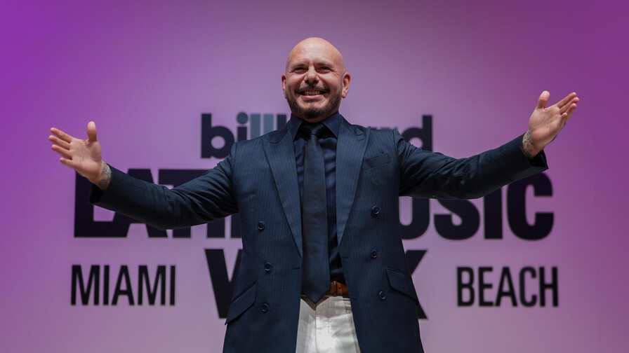 Pitbull anuncia una gira mundial y una edición deluxe de su álbum Pitcoin Pitbull anuncia una gira mundial y una edición deluxe de su álbum Pitcoin