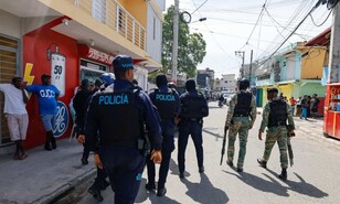 Bajo vigilancia policial y reclamos de justicia, velan a mellizos abatidos en Mendoza