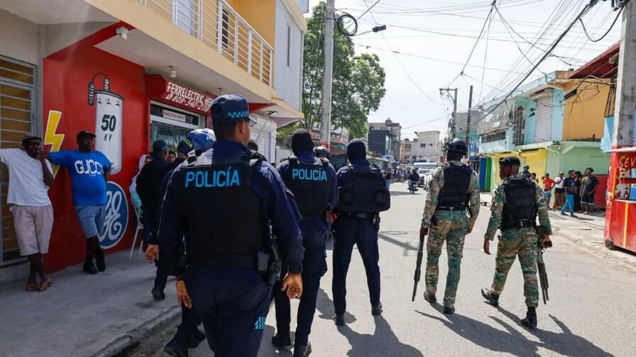 Bajo vigilancia policial y reclamos de justicia, velan a mellizos abatidos en Mendoza Bajo vigilancia policial y reclamos de justicia, velan a mellizos abatidos en Mendoza