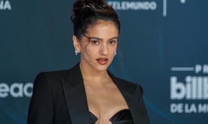 Fuerza Regida, Bad Bunny, Karol G, Peso Pluma y Romeo Santos lideran los Billboard Latinos