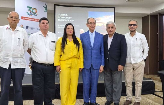 Adompretur re&uacute;ne a periodistas en foro internacional sobre turismo