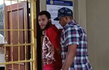 Acusado de matar a chofer en Santiago dice que huyó para proteger su vida