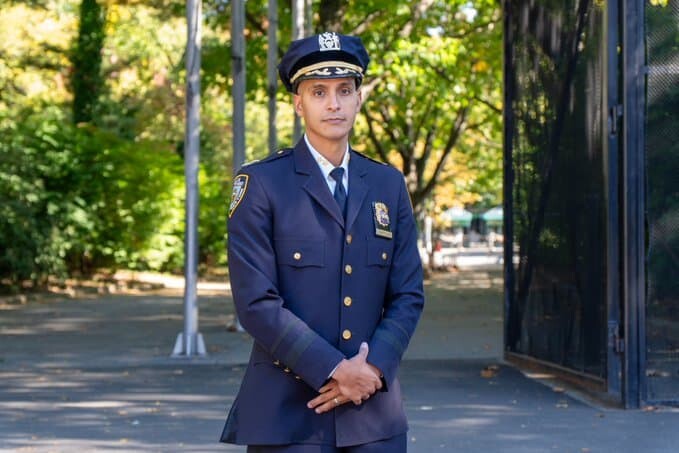 Aneudy Castillo, hijo de padres dominicanos, dirige una división policial de El Bronx Aneudy Castillo, hijo de padres dominicanos, dirige una división policial de El Bronx