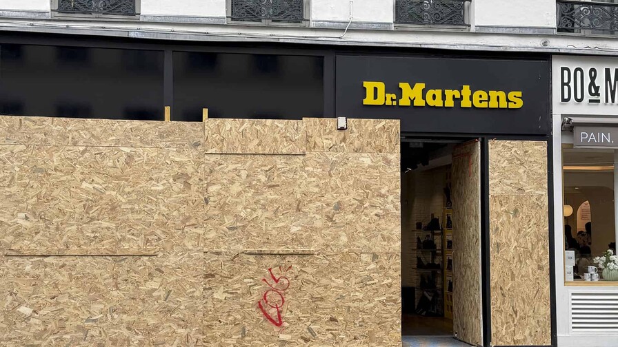 Restricciones en los barrios más afectados de París tras una semana de protestas y disturbios Restricciones en los barrios más afectados de París tras una semana de protestas y disturbios